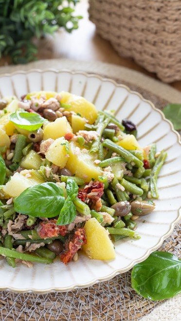 Insalata di patate, fagiolini e tonno